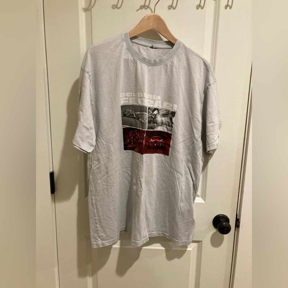 F1 - Ferrari mens Light Gray Graphic Tee - size large